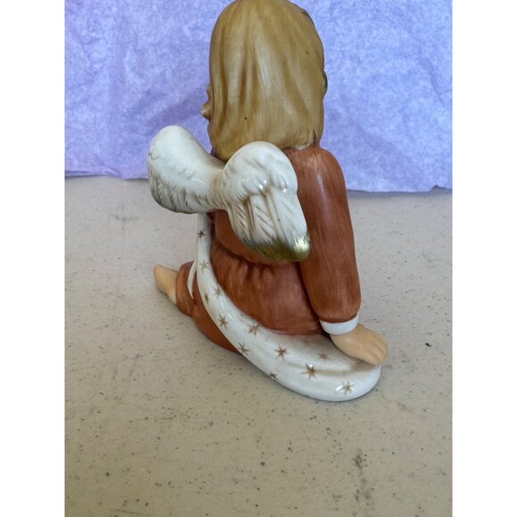 Vintage Goebel Annual Angel Sitting With Lamb Angel 895/20,000 2001 - Picture 4 of 10